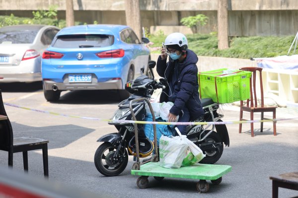 配资讨论网 美团、京东同一天公布新动作，即时零售行业硝烟四起